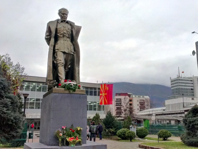 Σάλος στα Σκόπια για τα νέα αγάλματα: “Ποιος έχει πληρώσει γι αυτά;”